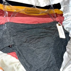 NWT Dawkins 5 pack line free panties